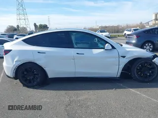 2021 Tesla Model Y Standard Range z VIN 5YJYGDED4MF123311, wystawiony jako IAAI lot #41200519 z przebiegiem 70 190 mil mil oraz . Historia ofert i sprzedaży dostępna na DreamBid. Obrazek 13.