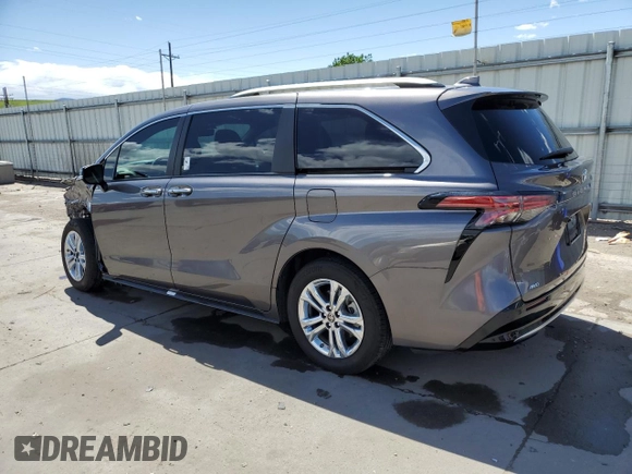 2024 Toyota Sienna Platinum z VIN 5TDESKFC4RS134873, wystawiony jako Copart lot #57152205 z przebiegiem 29 066 mil mil oraz Szkody całkowita. Historia ofert i sprzedaży dostępna na DreamBid. Obrazek 2.