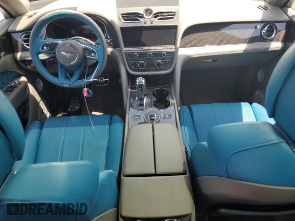2022 Bentley Bentayga V8 z VIN SJAAM2ZV9NC011752, wystawiony jako Copart lot #54847785 z przebiegiem Nie podano mil oraz Nie do naprawy. Historia ofert i sprzedaży dostępna na DreamBid. Obrazek 8.