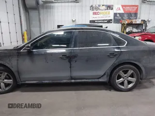 2013 Volkswagen Passat SE z VIN 1VWBH7A38DC085268, wystawiony jako IAAI lot #41811430 z przebiegiem 155 813 mil mil oraz . Historia ofert i sprzedaży dostępna na DreamBid. Obrazek 15.