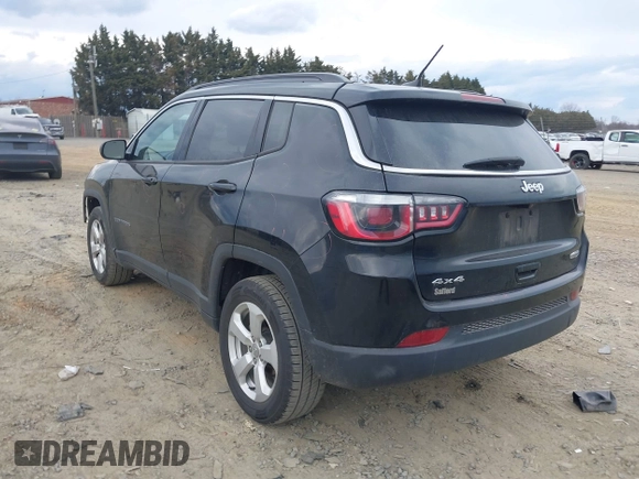 2019 Jeep Compass Latitude z VIN 3C4NJDBB8KT766816, wystawiony jako IAAI lot #41678251 z przebiegiem 143 512 mil mil oraz . Historia ofert i sprzedaży dostępna na DreamBid. Obrazek 3.