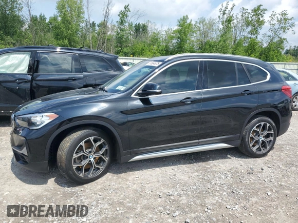 2020 BMW X1 xDrive28i z VIN WBXJG9C08L5P21466, wystawiony jako Copart lot #61664675 z przebiegiem 54 176 mil mil oraz Szkoda całkowita • Salvage title. Historia ofert i sprzedaży dostępna na DreamBid. Obrazek 1.