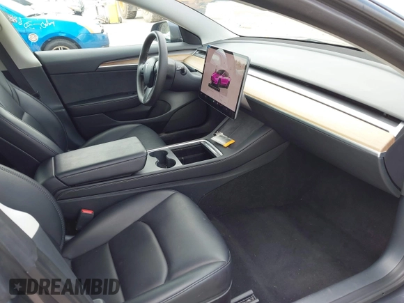 2023 Tesla Model 3 z VIN 5YJ3E1EA6PF435672, wystawiony jako IAAI lot #42375203 z przebiegiem 30 688 mil mil oraz . Historia ofert i sprzedaży dostępna na DreamBid. Obrazek 5.