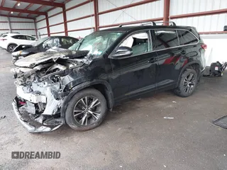 2018 Toyota Highlander LE с VIN 5TDBZRFH2JS855104, выставлен на аукционе IAAI как лот 42263950 с пробегом 51 070 миль миль и . История ставок и продаж доступна на DreamBid. Изображение 16.
