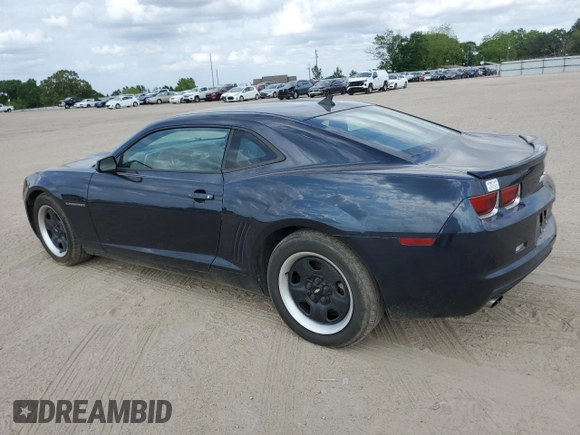 2013 Chevrolet Camaro LS z VIN 2G1FA1E36D9179469, wystawiony jako Copart lot #53968305 z przebiegiem 173 426 mil mil oraz Szkoda całkowita • Salvage title. Historia ofert i sprzedaży dostępna na DreamBid. Obrazek 2.