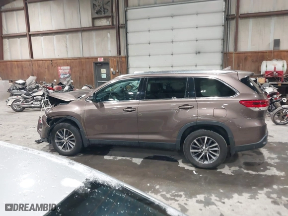 2019 Toyota Highlander SE with VIN 5TDJZRFH5KS973127, listed as a IAAI auction lot 41566877 with 63,557 mi miles. Bid and sale history available at carsss.com. Image 14.