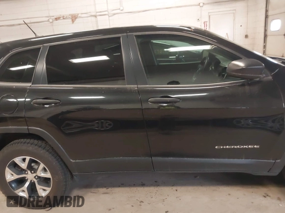 2015 Jeep Cherokee Sport z VIN 1C4PJMAB8FW764171, wystawiony jako IAAI lot #42460585 z przebiegiem 204 179 mil mil oraz . Historia ofert i sprzedaży dostępna na DreamBid. Obrazek 13.