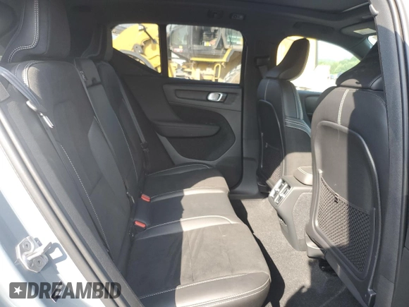 2021 Volvo XC40 R-Design with VIN YV4162UM9M2401811, listed as a Copart auction lot 59177733 with 11,993 mi miles and . Bid and sale history available at carsss.com. Image 11.