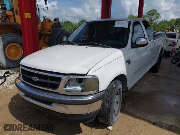 1998 Ford F-150 z VIN 1FTZX1767WKA55769, wystawiony jako IAAI lot #42374991 z przebiegiem 147 500 mil mil oraz . Historia ofert i sprzedaży dostępna na DreamBid. Obrazek 2.