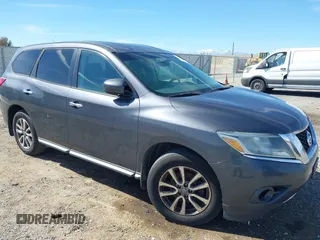 2014 Nissan Pathfinder SV with VIN 5N1AR2MN7EC703558, listed as a IAAI auction lot 41715058 with 209,886 mi miles. Bid and sale history available at carsss.com. Image 1.