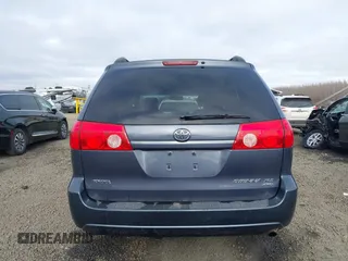 2008 Toyota Sienna XLE with VIN 5TDBK22C98S017300, listed as a IAAI auction lot 41433777 with 248,602 mi miles. Bid and sale history available at carsss.com. Image 16.