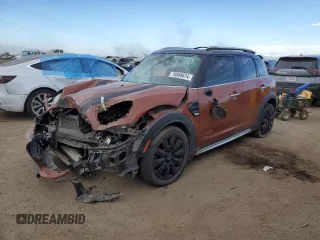 2017 MINI Countryman Cooper with VIN WMZYV5C30H3E01827, listed as a Copart auction lot 76068674 with 61,677 mi miles and Salvage Title. Bid and sale history available at carsss.com. Image 1.