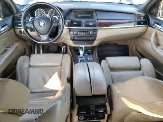 2013 BMW X5 xDrive50i z VIN 5UXZV8C56D0C16019, wystawiony jako Copart lot #59463285 z przebiegiem 133 905 mil mil oraz Czysty tytuł • Clean title. Historia ofert i sprzedaży dostępna na DreamBid. Obrazek 8.