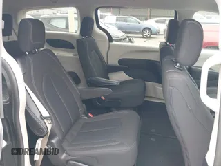 2022 Chrysler Voyager LX z VIN 2C4RC1CG0NR229871, wystawiony jako IAAI lot #42475301 z przebiegiem 32 411 mil mil oraz . Historia ofert i sprzedaży dostępna na DreamBid. Obrazek 8.