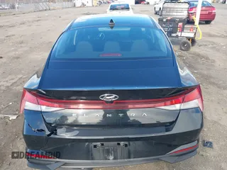2023 Hyundai Elantra SEL z VIN KMHLM4AG3PU453371, wystawiony jako IAAI lot #41239165 z przebiegiem 40 980 mil mil oraz . Historia ofert i sprzedaży dostępna na DreamBid. Obrazek 16.