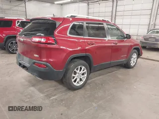 2016 Jeep Cherokee Latitude z VIN 1C4PJMCS7GW104458, wystawiony jako IAAI lot #42112371 z przebiegiem 99 723 mil mil oraz . Historia ofert i sprzedaży dostępna na DreamBid. Obrazek 4.