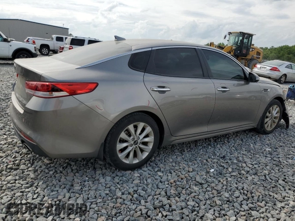 2018 Kia Optima LX z VIN 5XXGT4L30JG263799, wystawiony jako Copart lot #55140215 z przebiegiem 41 982 mil mil oraz Szkoda całkowita • Salvage title. Historia ofert i sprzedaży dostępna na DreamBid. Obrazek 3.