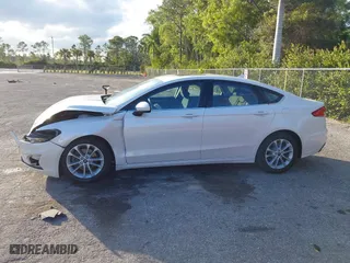 2020 Ford Fusion Hybrid SE with VIN 3FA6P0LU6LR184925, listed as a IAAI auction lot 41328622 with 40,412 mi miles. Bid and sale history available at carsss.com. Image 15.