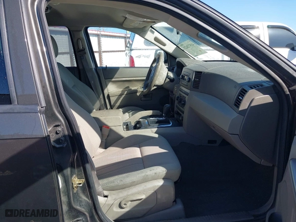 2006 Jeep Grand Cherokee Laredo with VIN 1J4GR48K56C326847, listed as a IAAI auction lot 41972623 with 141,088 mi miles. Bid and sale history available at carsss.com. Image 5.
