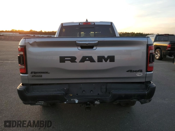 2019 Ram 1500 Rebel z VIN 1C6SRFLT2KN698535, wystawiony jako Copart lot #81854214 z przebiegiem 61 586 mil mil oraz Czysty tytuł • Clean title. Historia ofert i sprzedaży dostępna na DreamBid. Obrazek 6.