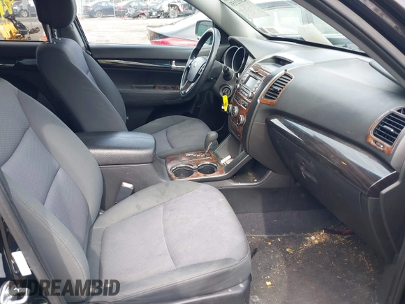 2012 Kia Sorento LX with VIN 5XYKTDA64CG259082, listed as a IAAI auction lot 42012153 with 162,383 mi miles. Bid and sale history available at carsss.com. Image 5.