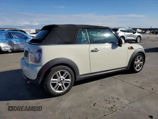 2014 MINI Convertible z VIN WMWZN3C5XET569992, wystawiony jako Copart lot #81044304 z przebiegiem 132 967 mil mil oraz Czysty tytuł • Clean title. Historia ofert i sprzedaży dostępna na DreamBid. Obrazek 3.