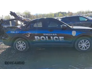 2022 Ford Police Interceptor z VIN 1FM5K8AC6NGC52692, wystawiony jako IAAI lot #41957993 z przebiegiem 7 834 mil mil oraz . Historia ofert i sprzedaży dostępna na DreamBid. Obrazek 13.