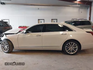 2017 Cadillac CT6 Luxury AWD z VIN 1G6KD5RS9HU203376, wystawiony jako IAAI lot #42181002 z przebiegiem Nie podano mil oraz . Historia ofert i sprzedaży dostępna na DreamBid. Obrazek 14.