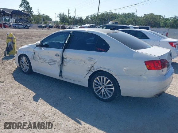 2013 Volkswagen Jetta TDI w/Premium/Nav with VIN 3VWLL7AJXDM392313, listed as a IAAI auction lot 42370151 with 98,618 mi miles and . Bid and sale history available at DreamBid. Image 3.