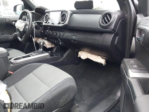 2020 Toyota Tacoma SR5 z VIN 3TMCZ5AN6LM323920, wystawiony jako IAAI lot #41885427 z przebiegiem 153 952 mil mil oraz . Historia ofert i sprzedaży dostępna na DreamBid. Obrazek 5.