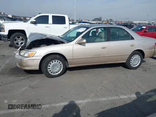 2001 Toyota Camry CE z VIN 4T1BG22K51U083381, wystawiony jako IAAI lot #41482936 z przebiegiem 84 219 mil mil oraz . Historia ofert i sprzedaży dostępna na DreamBid. Obrazek 14.
