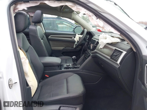 2022 Volkswagen Atlas SE z VIN 1V2KR2CA0NC517561, wystawiony jako IAAI lot #41653225 z przebiegiem 40 782 mil mil oraz . Historia ofert i sprzedaży dostępna na DreamBid. Obrazek 5.