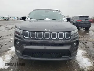 2022 Jeep Compass Altitude with VIN 3C4NJDBB0NT217079, listed as a Copart auction lot 44569765 with 8,818 mi miles and Salvage Title. Bid and sale history available at carsss.com. Image 5.