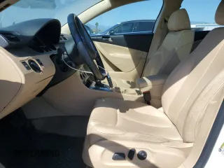 2008 Volkswagen Passat Komfort z VIN WVWAK73C58E198957, wystawiony jako Copart lot #58954865 z przebiegiem 166 468 mil mil oraz Czysty tytuł • Clean title. Historia ofert i sprzedaży dostępna na DreamBid. Obrazek 7.