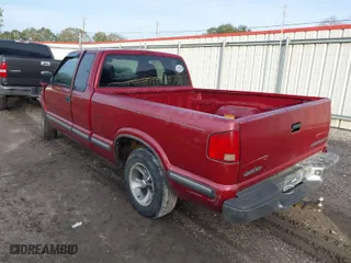 1998 Chevrolet S-10 LS with VIN 1GCCS1940W8183851, listed as a IAAI auction lot 41286793 with 262,690 mi miles. Bid and sale history available at carsss.com. Image 3.