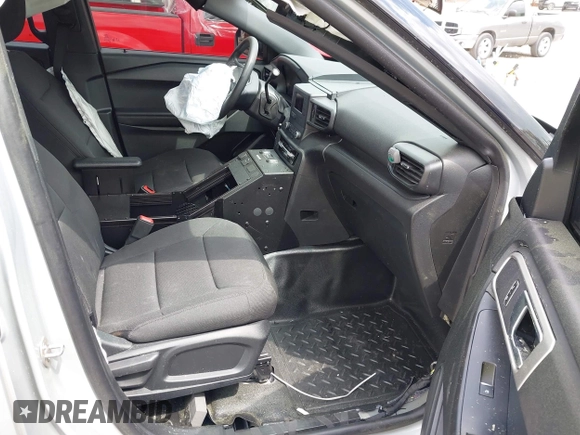 2023 Ford Police Interceptor Utility z VIN 1FM5K8ABXPGA35608, wystawiony jako IAAI lot #41857142 z przebiegiem 24 094 mil mil oraz . Historia ofert i sprzedaży dostępna na DreamBid. Obrazek 5.