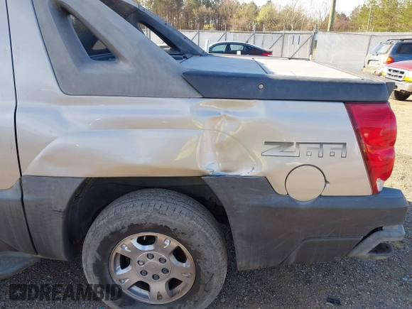 2004 Chevrolet Avalanche Z66 with VIN 3GNEC12T04G137281, listed as a IAAI auction lot 41813541 with 221,555 mi miles and . Bid and sale history available at DreamBid. Image 6.