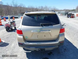 2013 Toyota Highlander with VIN 5TDBK3EH6DS213766, listed as a IAAI auction lot 41887582 with 140,973 mi miles. Bid and sale history available at carsss.com. Image 16.