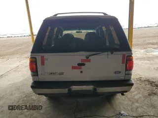 1996 Ford Explorer XL z VIN 1FMDU34X4TUB28989, wystawiony jako Copart lot #45748985 z przebiegiem 169 879 mil mil oraz Szkoda całkowita • Salvage title. Historia ofert i sprzedaży dostępna na DreamBid. Obrazek 6.