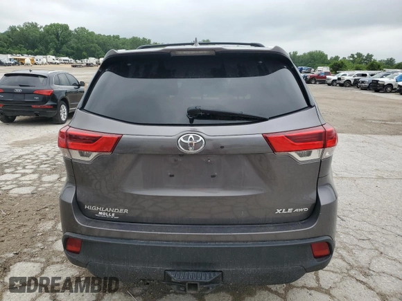 2018 Toyota Highlander SE z VIN 5TDJZRFH8JS523194, wystawiony jako Copart lot #57434645 z przebiegiem 57 965 mil mil oraz Szkoda całkowita • Salvage title. Historia ofert i sprzedaży dostępna na DreamBid. Obrazek 6.