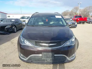2017 Chrysler Pacifica Limited with VIN 2C4RC1GG7HR643163, listed as a IAAI auction lot 41877690 with 104,841 mi miles. Bid and sale history available at carsss.com. Image 12.