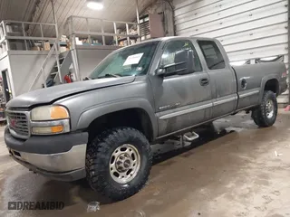 2002 GMC Sierra 2500HD SLT with VIN 1GTHK29U92E215803, listed as a IAAI auction lot 41704668 with 156,511 mi miles. Bid and sale history available at carsss.com. Image 17.