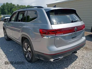 2024 Volkswagen Atlas SE z VIN 1V2HR2CA4RC558372, wystawiony jako IAAI lot #42806768 z przebiegiem 22 364 mil mil oraz . Historia ofert i sprzedaży dostępna na DreamBid. Obrazek 1.