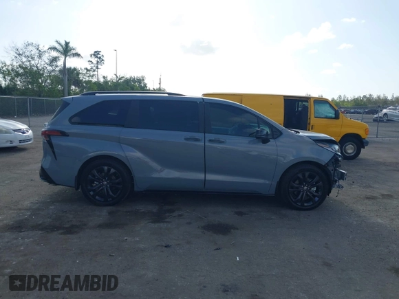 2025 Toyota Sienna XSE z VIN 5TDDRKEC5SS252980, wystawiony jako IAAI lot #42120671 z przebiegiem 204 mil mil oraz . Historia ofert i sprzedaży dostępna na DreamBid. Obrazek 14.