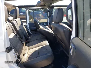 2021 Jeep Wrangler Unlimited Sahara with VIN 1C4JJXP62MW724232, listed as a IAAI auction lot 41716545 with 24,631 mi miles and . Bid and sale history available at DreamBid. Image 8.