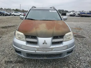 2005 Mitsubishi Outlander XLS with VIN JA4LX41F35U002094, listed as a Copart auction lot 42575725 with 276,096 mi miles and Salvage Title. Bid and sale history available at carsss.com. Image 5.