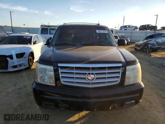 2003 Cadillac Escalade z VIN 1GYEC63TX3R135227, wystawiony jako Copart lot #88373245 z przebiegiem 258 595 mil mil oraz Czysty tytuł • Clean title. Historia ofert i sprzedaży dostępna na DreamBid. Obrazek 5.