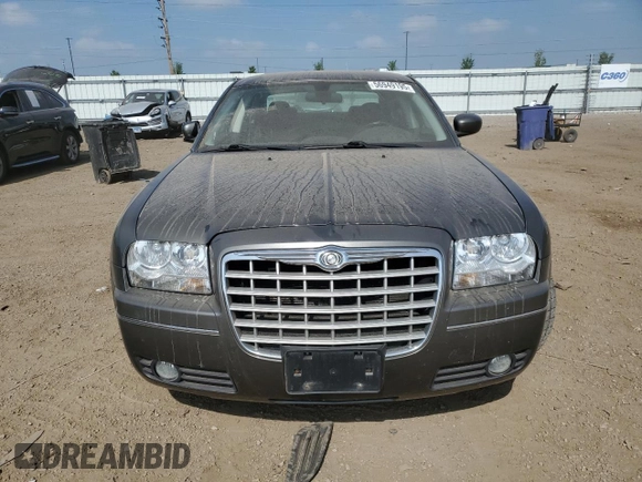 2008 Chrysler 300 Touring z VIN 2C3KA53G48H105566, wystawiony jako Copart lot #56949195 z przebiegiem 89 630 mil mil oraz Szkoda całkowita • Salvage title. Historia ofert i sprzedaży dostępna na DreamBid. Obrazek 5.