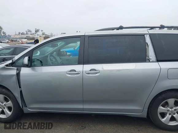 2011 Toyota Sienna LE AAS with VIN 5TDKK3DC0BS119675, listed as a IAAI auction lot 41809573 with 289,496 mi miles. Bid and sale history available at carsss.com. Image 15.