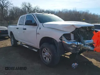 2018 Ram 2500 Tradesman z VIN 3C6UR5CL2JG283550, wystawiony jako IAAI lot #41415063 z przebiegiem 62 482 mil mil oraz . Historia ofert i sprzedaży dostępna na DreamBid. Obrazek 1.